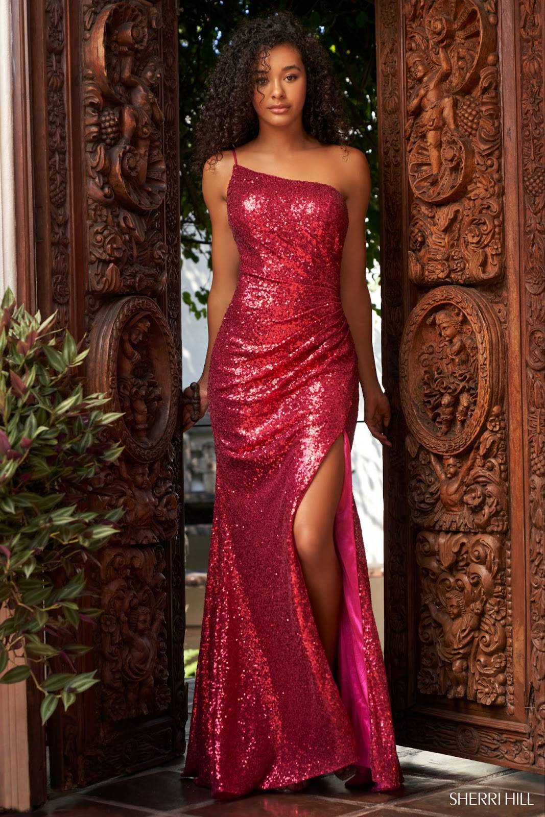 The Finest Glittering Prom Dresses to Light Up Your Evening: Shine Like a Diamond Image