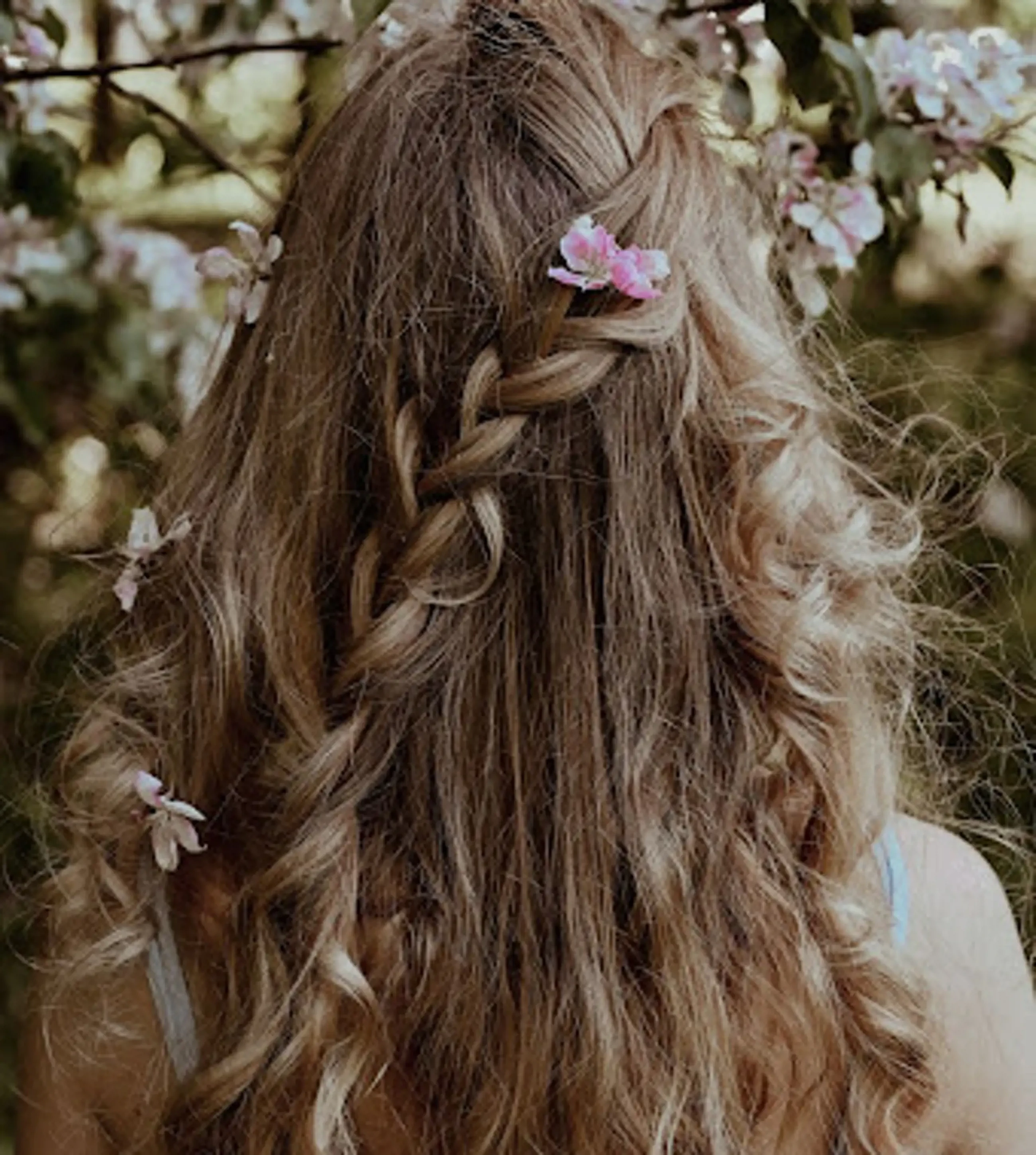 Homecoming Hair Trends for Fall 2022 Image