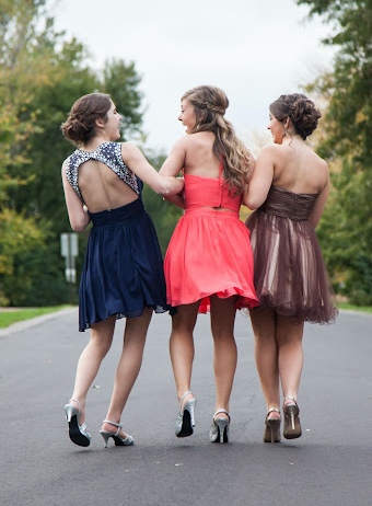 How to Pick the Perfect Dress for Prom Image