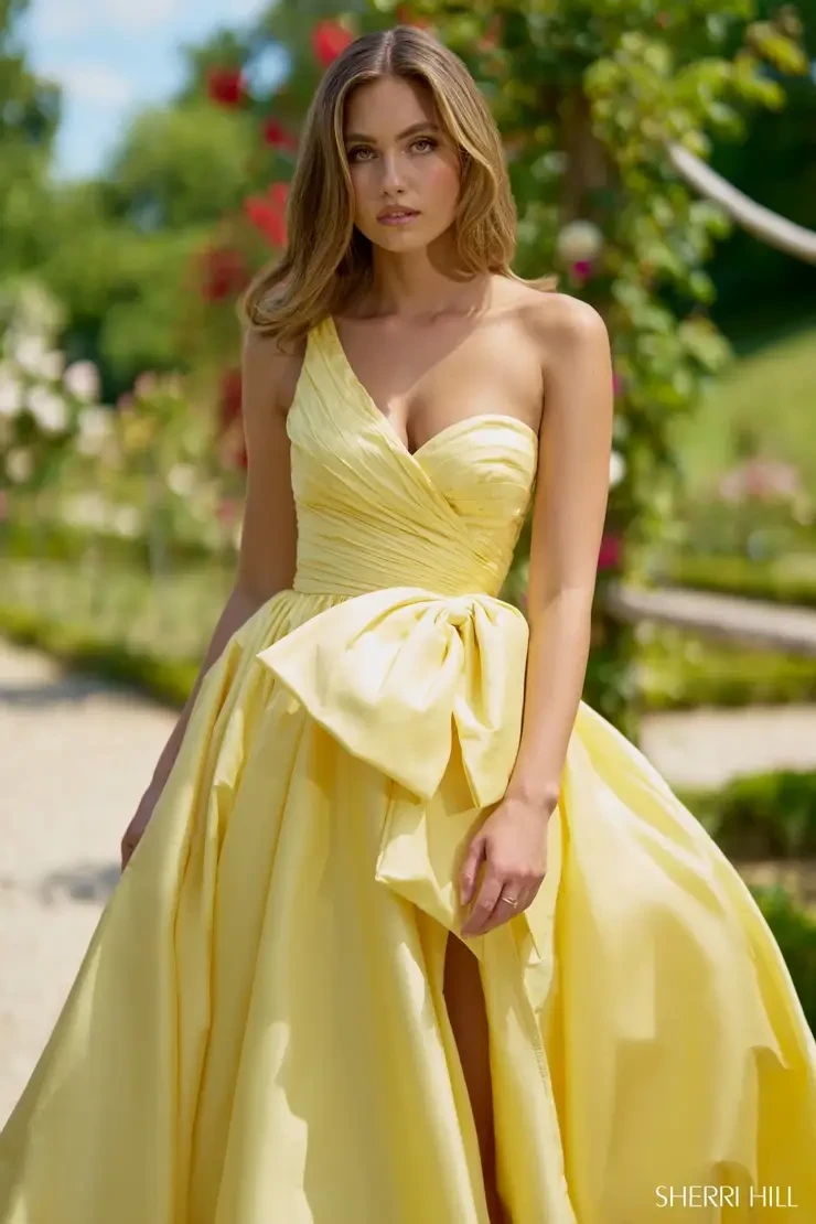 Confidence Is the Best Look: Body-Positive Tips for Homecoming Image