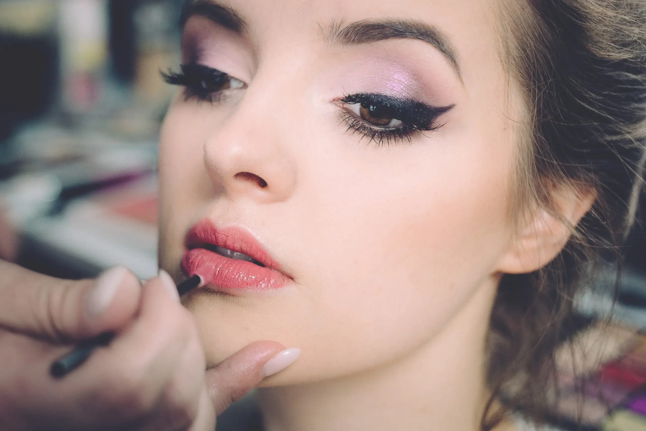 Top Trends: Prom Makeup Colors That Pop. Desktop Image